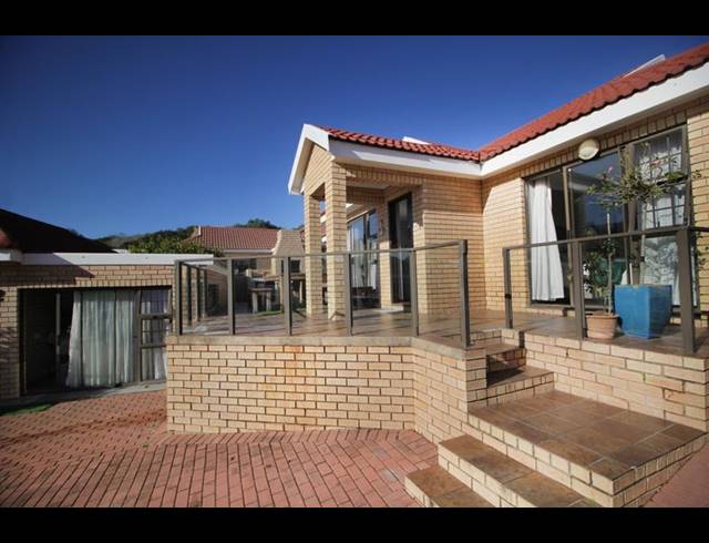 4 BEDROOM HOUSE FOR SALE IN HERSHAM